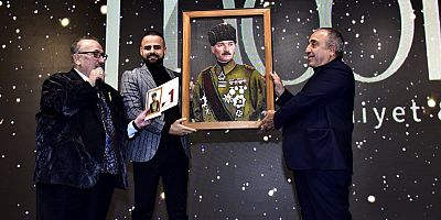 Ödül Gecesinde Atatürk Portresinin Satılmasına Ünlü İş Adamından Engel